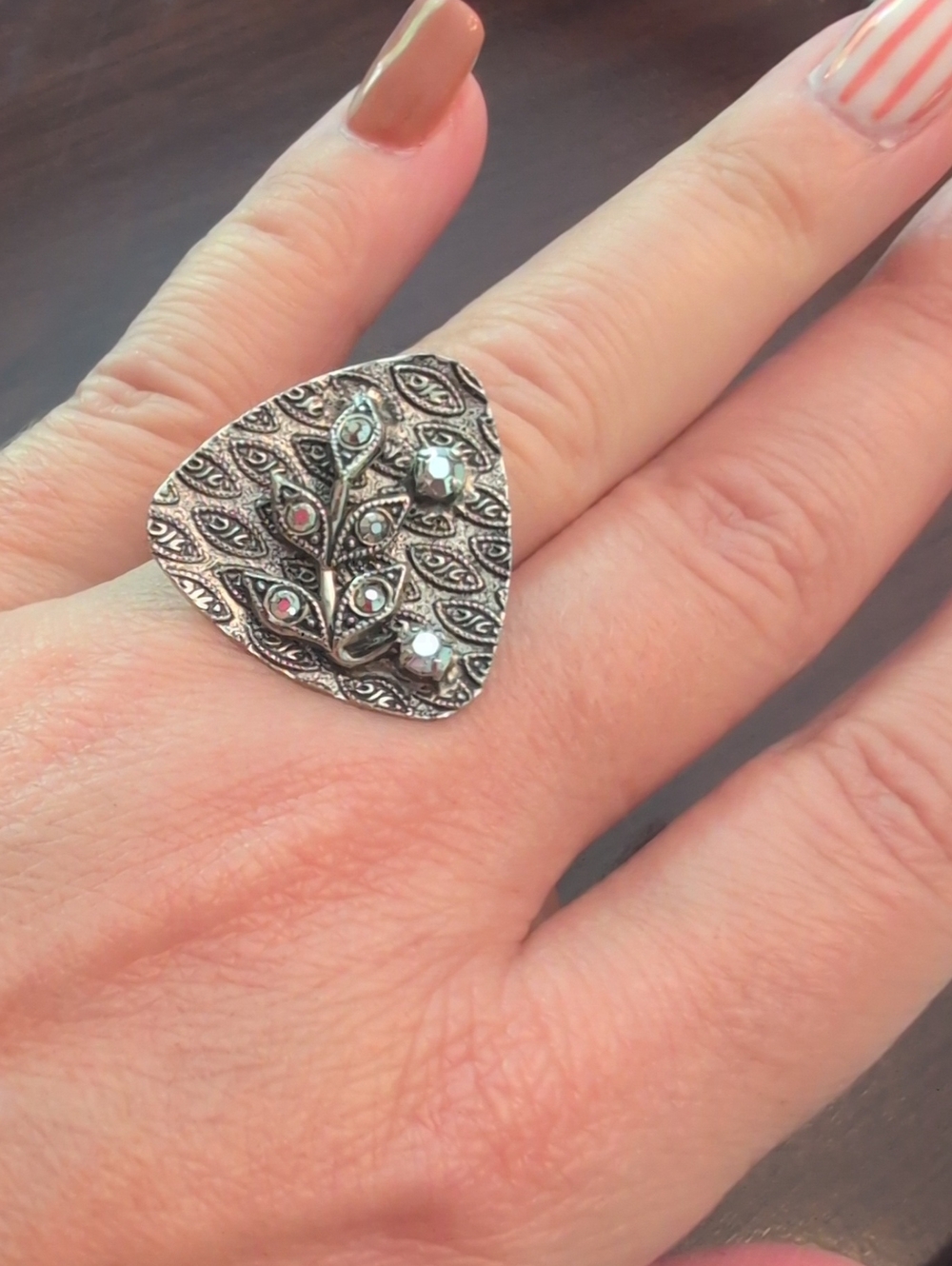 Vintage-Inspired Silver Leaf Statement Ring - Silver